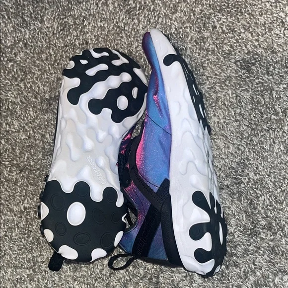 Nike React Multicolor holographic Athletic Shoes 8 - Picture 5 of 7